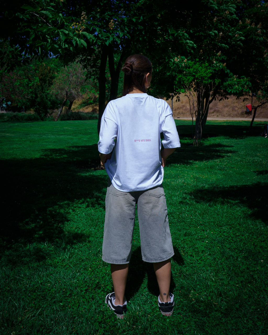 BOXY FIT - WHITE T SHIRT - CADA MOVIEMINTO CUENTA