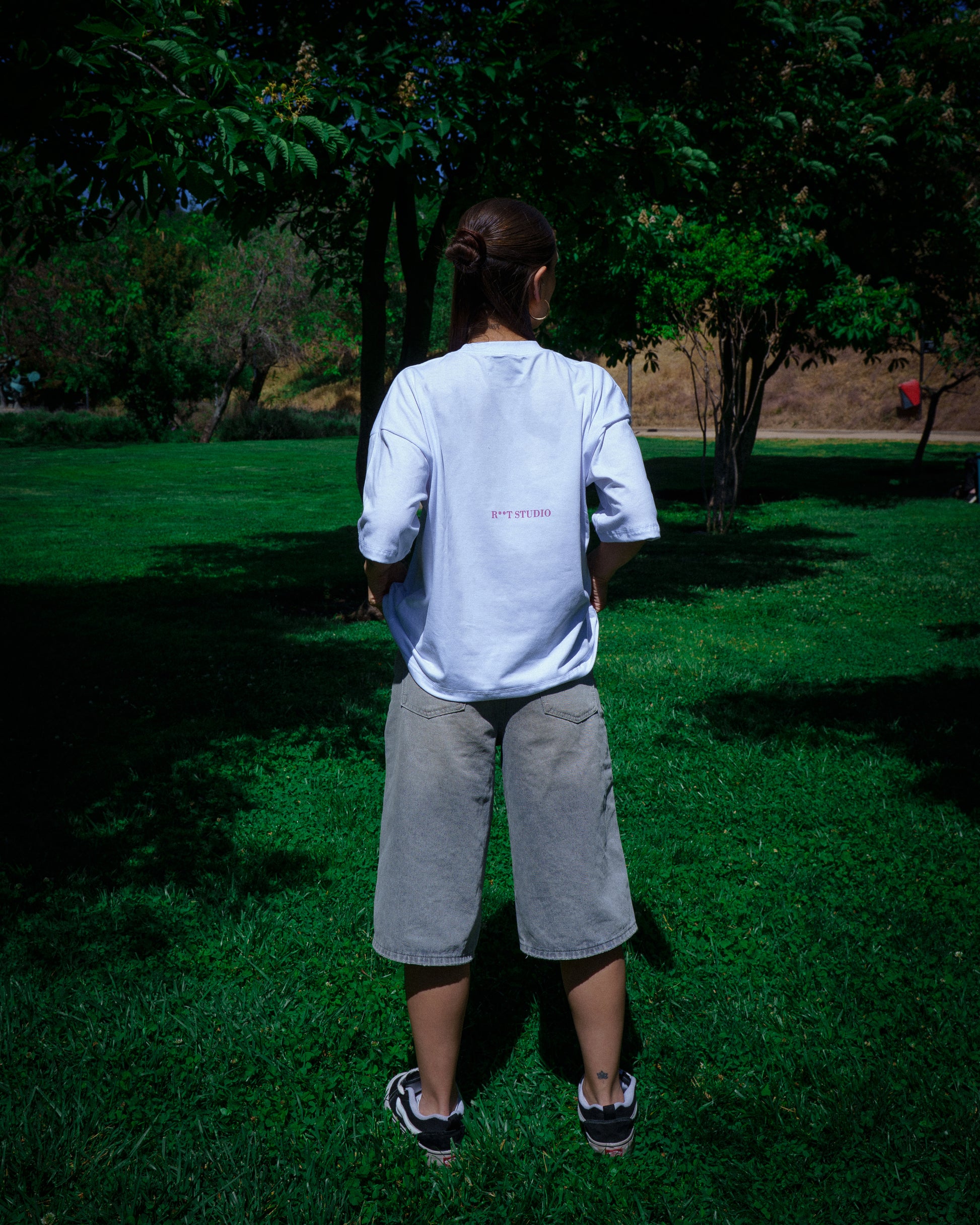 BOXY FIT - WHITE T SHIRT - CADA MOVIEMINTO CUENTA