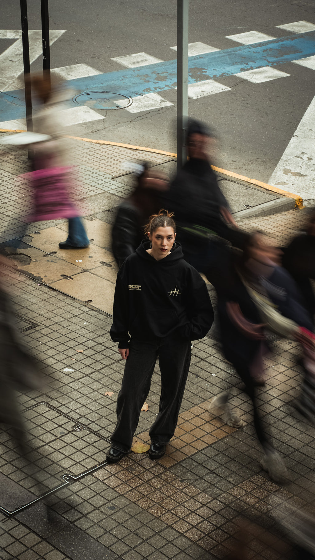 boxy fit hoodie negro "DROP 001"